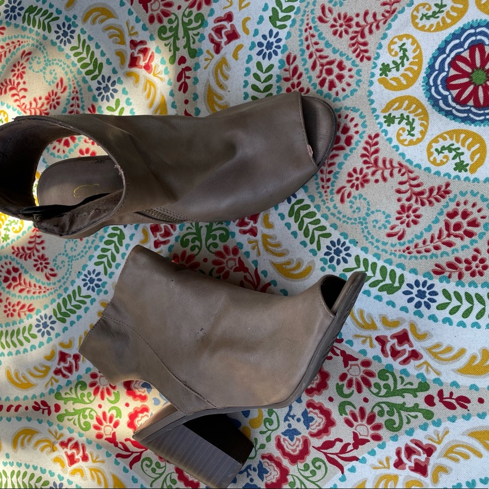 Healed boots